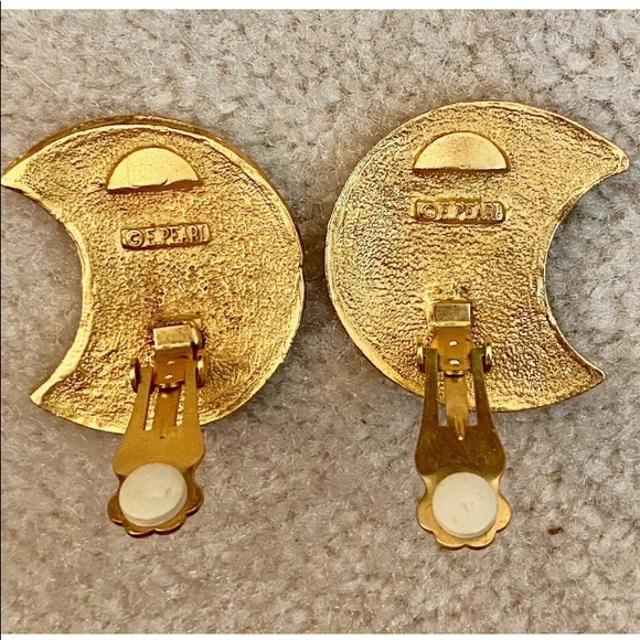 VINTAGE 1980s ERWIN PEARL MATTE GOLD ETRUSCAN CRESCENT MOON CLIP ON EARRINGS EUC - Picture 4 of 6